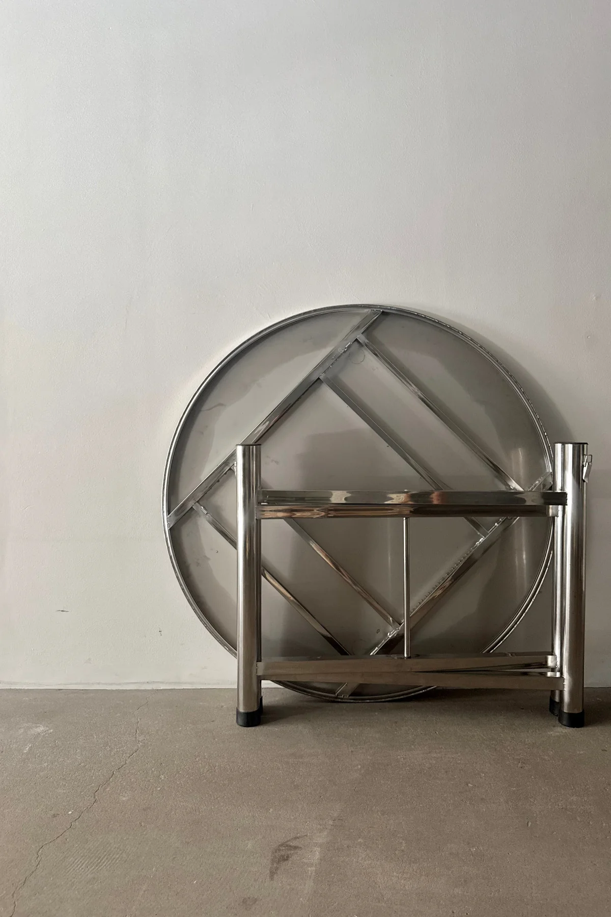 The Circular Folding Table - Image 3
